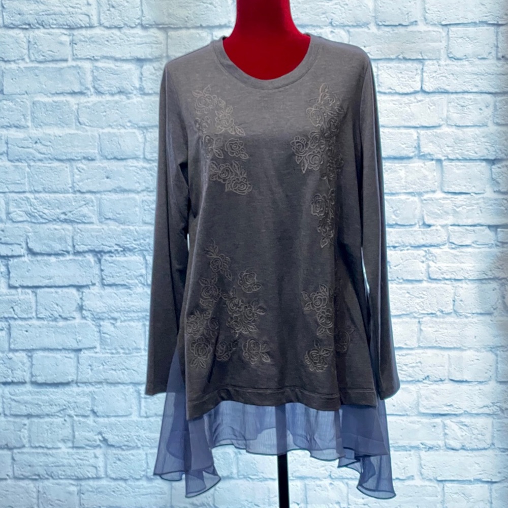 Detailed Flowy Top